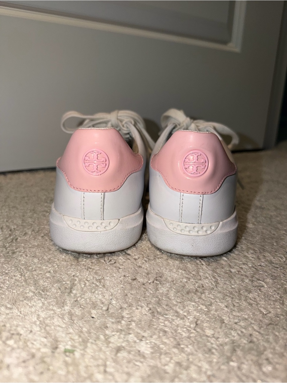 Tory Burch White Leather Low-Top Sneakers with Pink Heel - Picture 2 of 4